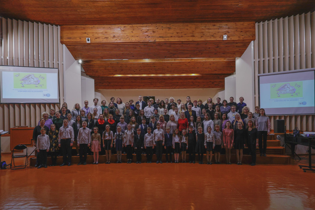 XIII Latvijas mūzikas skolu un mūzikas vidusskolu audzēkņu festivāla vispārējās klavierēs dalībnieki